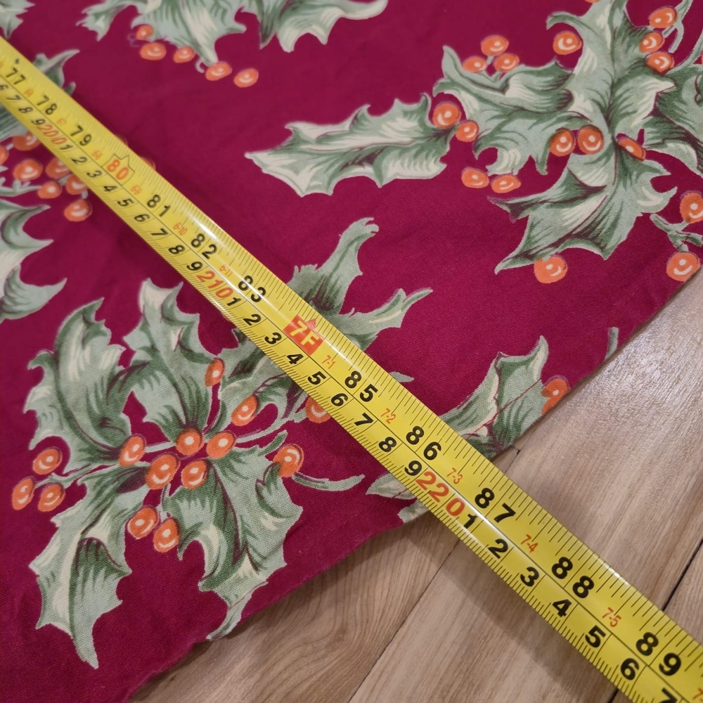 April Cornell 100% Cotton Round Tablecloth - Red Holly Christmas - Picture 6 of 7
